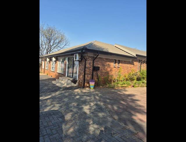 BUSINESS PROPERTY TO RENT IN ELDORAIGNE